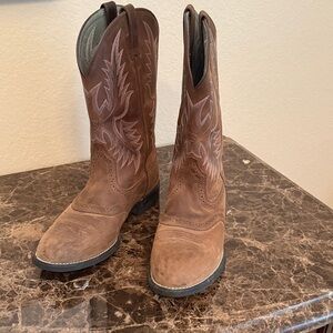 Ariat women’s western style boots size 9.5